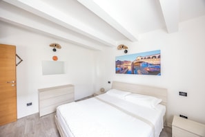Villa Deluxe, non-fumeurs, vue jardin | 2 chambres, literie de qualité supérieure, rideaux occultants