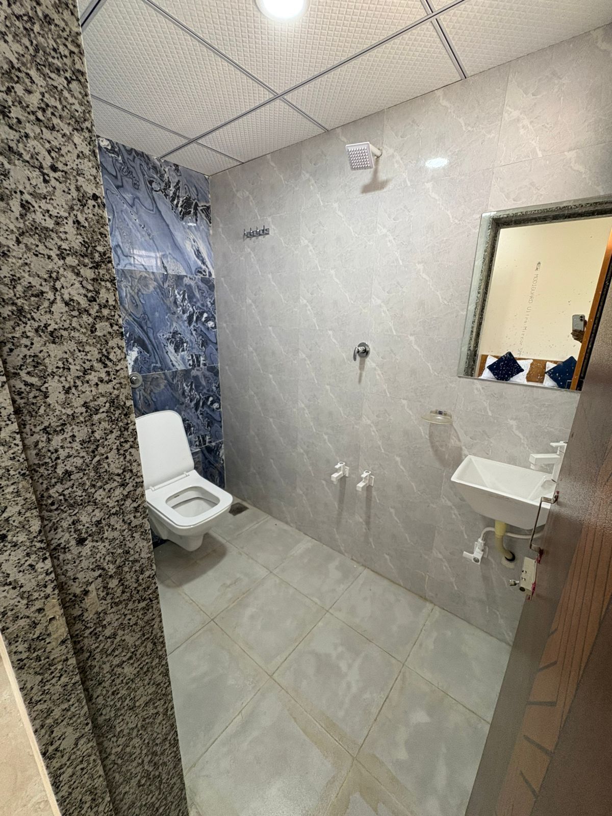 Shower, free toiletries, towels, soap