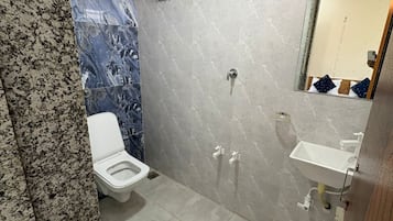 Shower, free toiletries, towels, soap