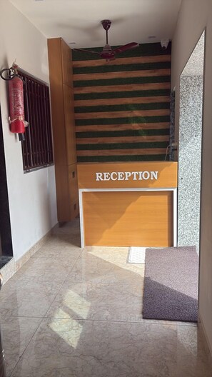 Reception - Hotel Darshan Palace - Near Dwarka Railway Station & Shree Dwarkadhish Temple (Dwarka)