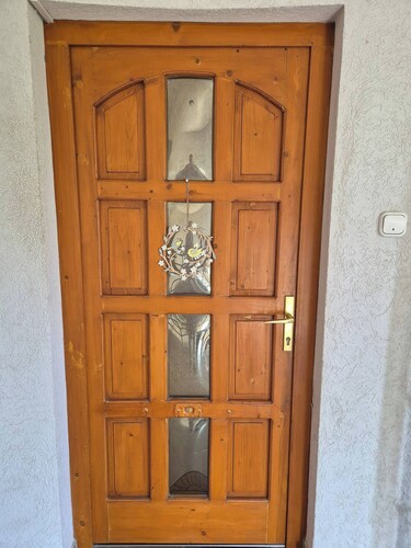 Mathias, a Spacious 2-bedroom Apartment With 2 Bathrooms & Private Parking