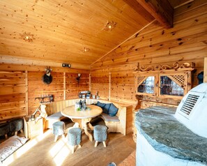 House | Dining - Rustic hut on the Mountain in Salzburg (Bramberg am Wildkogel)