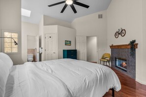 3 bedrooms, desk, iron/ironing board, free WiFi