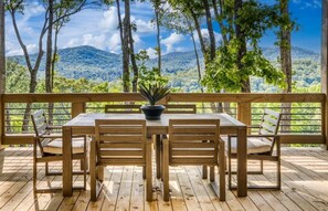 تناول الطعام بالخارج