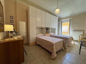 2 bedrooms, iron/ironing board, free WiFi