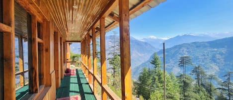 Quarto clássico, sacada, vista para a montanha | Vista da sacada