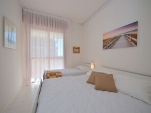 1 bedroom, bed sheets - Indoor comfort meets outdoor living (Bibione)