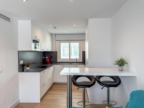 Fridge, microwave, dishwasher, coffee/tea maker