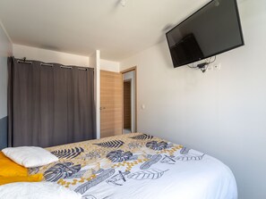 3 bedrooms, free WiFi - House in Parentis-en-Born - 6 guests - Near lake and beaches (Parentis-en-Born)