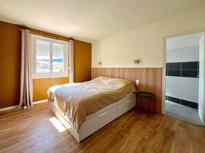 5 bedrooms, free WiFi