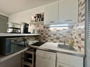 Réfrigérateur, micro-ondes, lave-vaisselle