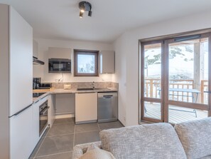 Kühlschrank, Mikrowelle, Ofen, Geschirrspüler