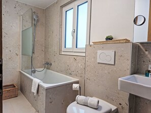 Hair dryer - Lovely apartment for 4 people with WIFI and patio (Sundlauenen)