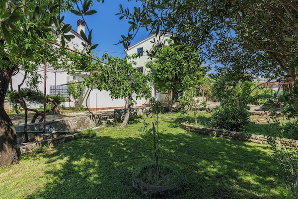 Appartement, Chaise, Balcon, Recours, Hôtel, Baie, Table Cuisine Et Salle A Manger, Mobilier De Jardin, Ville Resort