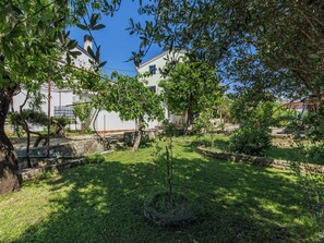 Property grounds - Cosy apartment for 2 people with A/C, WIFI, TV and terrace (Galižana)