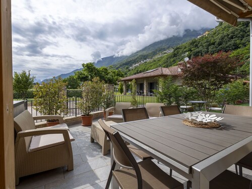 Stunning  villa for 6 guests with WIFI, A/C, TV and patio