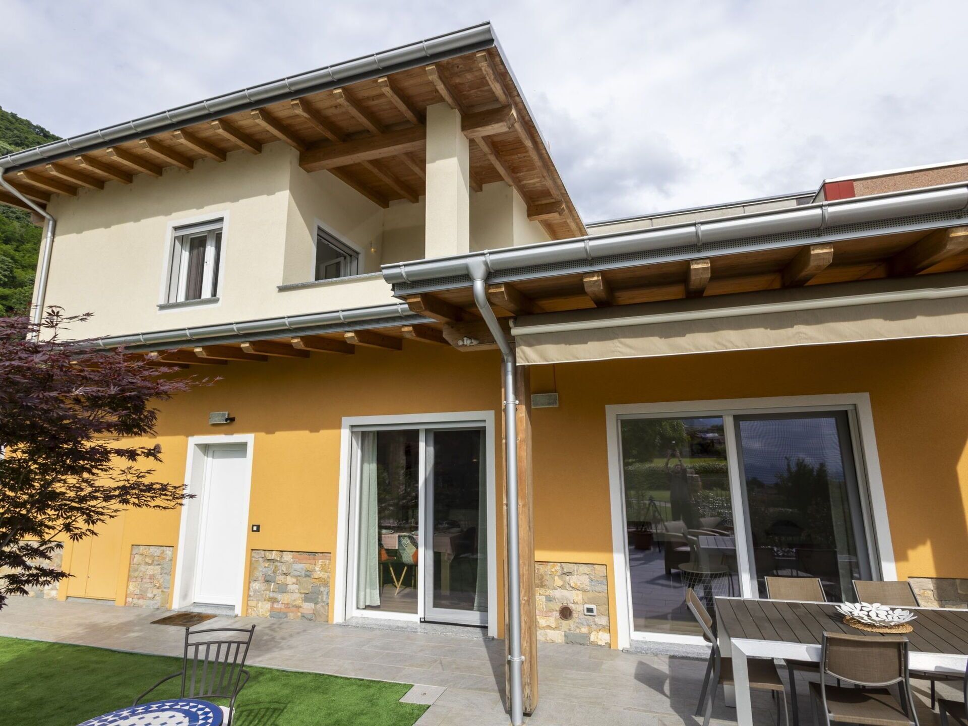 Zuhause, Haus, Wohngebiet, Tür, Balkon, Veranda, Estate, Schatten, Villa, Eco Hotel