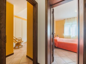 2 bedrooms, travel crib, free WiFi, bed sheets