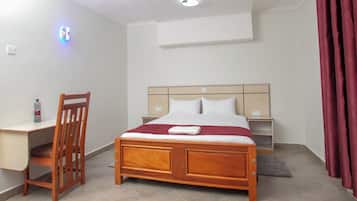 Standard Double Room | Desk, laptop workspace, free WiFi