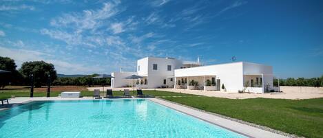 Sesongbasert utendørsbasseng