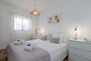 3 chambres, fer et planche à repasser, Wi-Fi gratuit, draps fournis