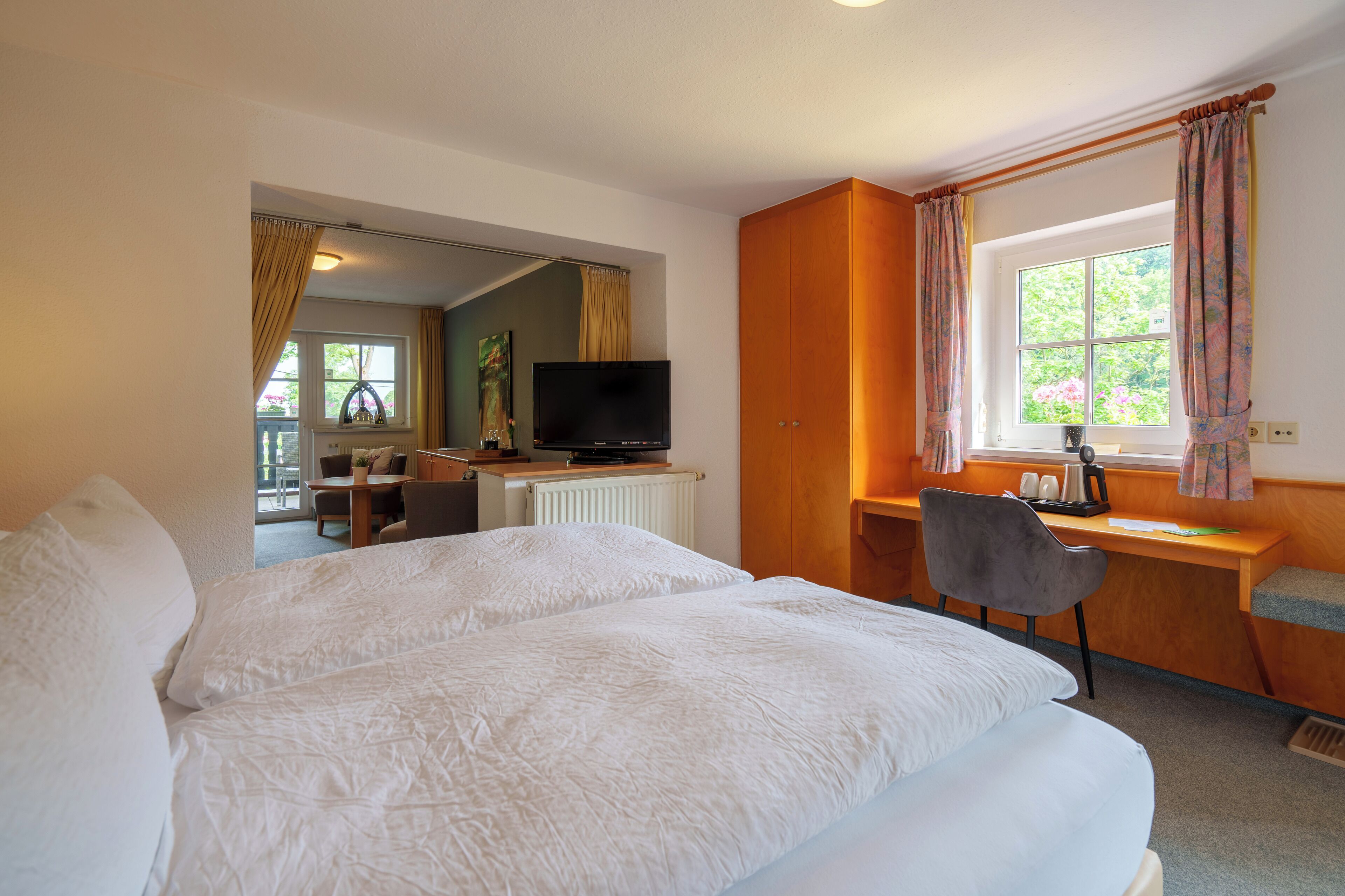 Junior-Suite, Stadtblick | Schreibtisch, laptopgeeigneter Arbeitsplatz, kostenloses WLAN