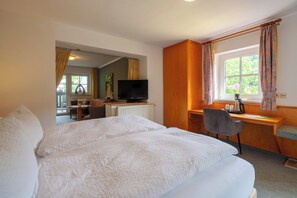 Junior-Suite, Stadtblick | 1 Schlafzimmer, Schreibtisch, laptopgeeigneter Arbeitsplatz