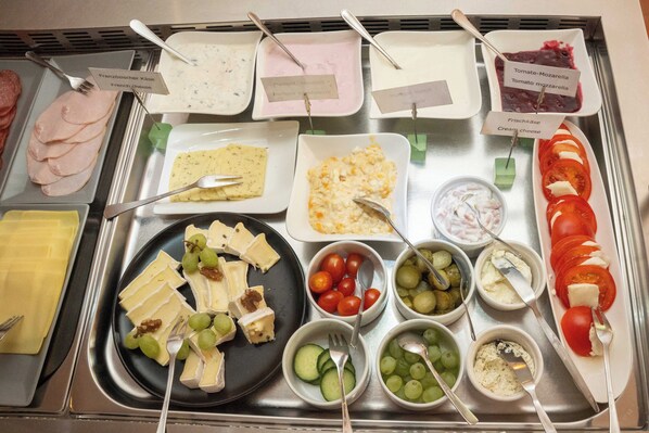 A buffet with various food options including cheese, fruits, and dips. - Hotel Sonne Erzgebirge (Seiffen)