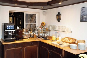 Free daily buffet breakfast - Hotel Sonne Erzgebirge (Seiffen)