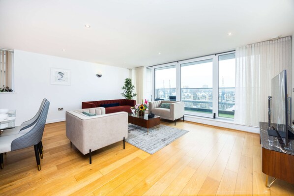Superior Apartment, Balcony | Living area - Waterside Bliss Executive Apartment (London)