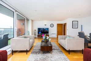 Superior Apartment, Balcony | Living area - Waterside Bliss Executive Apartment (London)