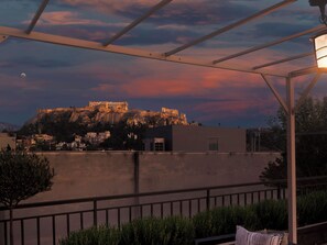 Deluxe Maisonette With Acropolis View and Hot Tub | Terraza o patio