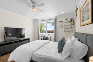 4 Schlafzimmer, Schreibtisch, Bügeleisen/Bügelbrett, WLAN