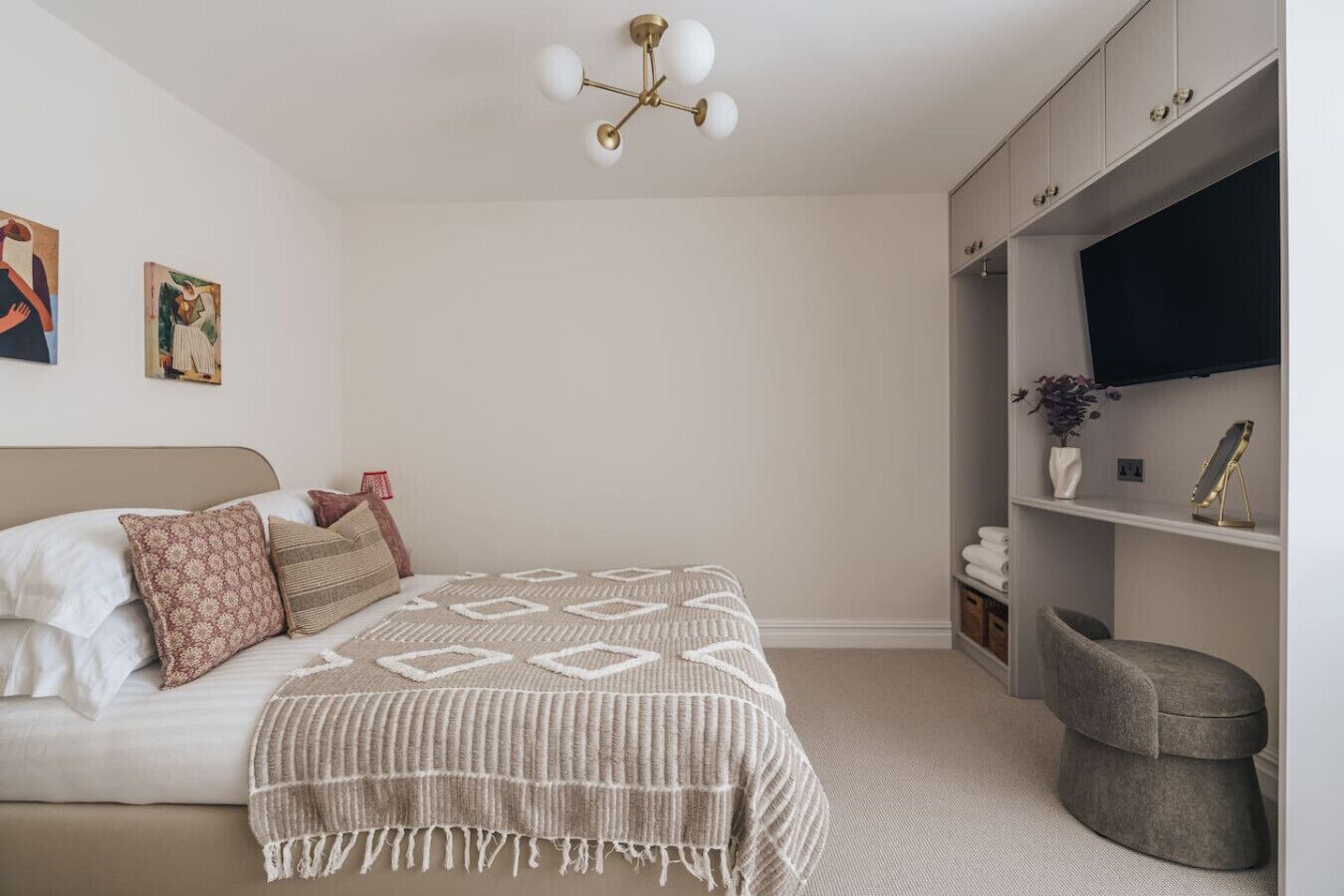 1 bedroom, travel cot, WiFi, bed sheets