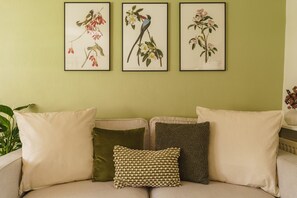 Interior - Steps Cottage Windermere, detached with parking. (Windermere)