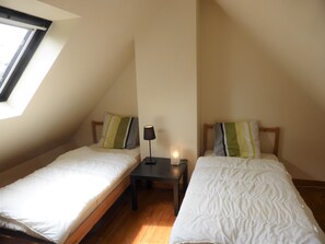 2 chambres, fer et planche à repasser, draps fournis