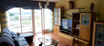 HOUSE WITH SWIMMING POOL AND SEA VIEWS IN MIÑO