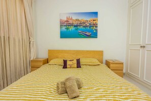 3 Schlafzimmer, Schreibtisch, Bügeleisen/Bügelbrett, kostenloses WLAN