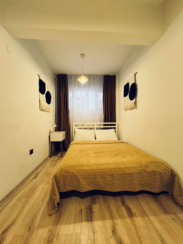 2 bedrooms, desk, iron/ironing board, free WiFi