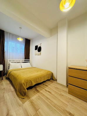 2 bedrooms, in-room safe, desk, iron/ironing board