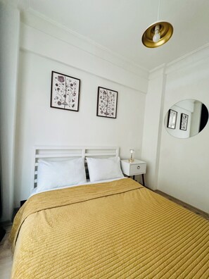 2 bedrooms, in-room safe, desk, iron/ironing board