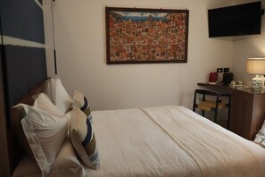 In-room safe, desk, laptop workspace, blackout curtains - Radici by Miky  (Monterosso al Mare)