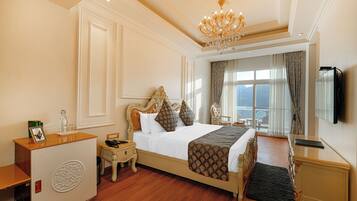 Luxe tweepersoonskamer | Luxe beddengoed, donsdekens, Select Comfort-bedden