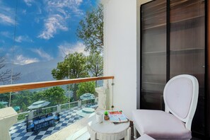 Premium Double Room | Balcony view - Villasita Resorts by Ellegance (Kasauli)