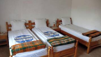 5 bedrooms, iron/ironing board, bed sheets