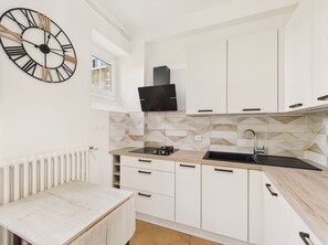 Kühlschrank, Mikrowelle, Ofen, Geschirrspüler