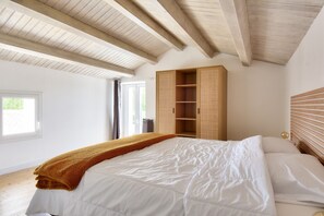 3 bedrooms, iron/ironing board, free WiFi