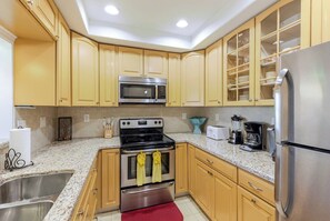 Oven, stovetop, coffee/tea maker, cookware/dishes/utensils