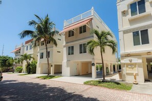 Unclassified image, 5 of 37, button