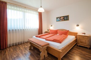 1 bedroom, free WiFi, bed sheets - Apartment 'Sonnenblume' with Mountain View, Wi-Fi and Air Conditioning (Lagundo)